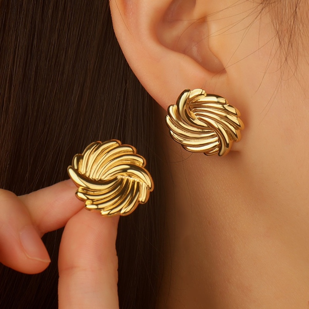 Elegant Gold Swirl Earrings